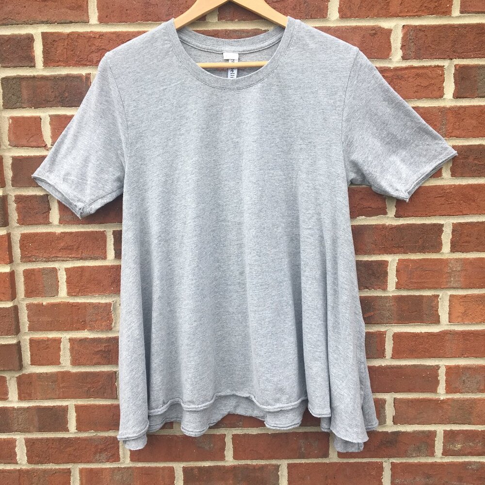 Embellish Tee Womens Medium Gray Raw Hem Flowy Athleisure